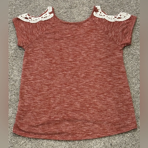 Almost Famous Red/Orange Heather Open Shoulder Hi-Lo Top - Picture 4 of 8